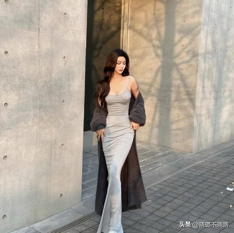 今年最流行的小个子微胖减龄女裙,这款妈妈裙穿上显瘦减龄美翻了