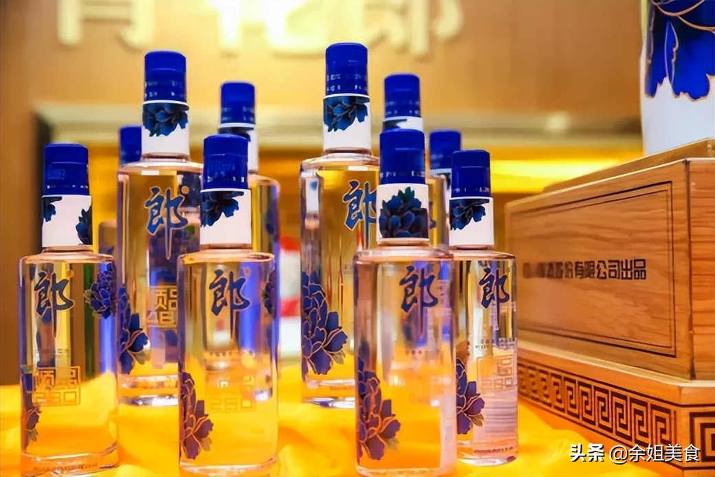 适合老人好入口的浓香型白酒,推荐一款中老年人喜欢喝的白酒