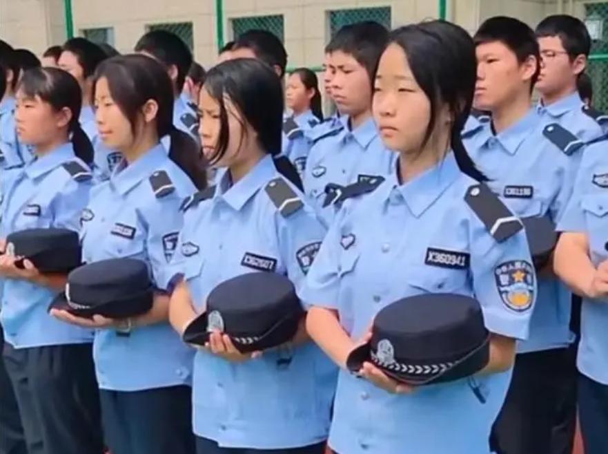 某警校宣传视频火了，学生状态遭质疑，网友神评：碧桂园五星上将