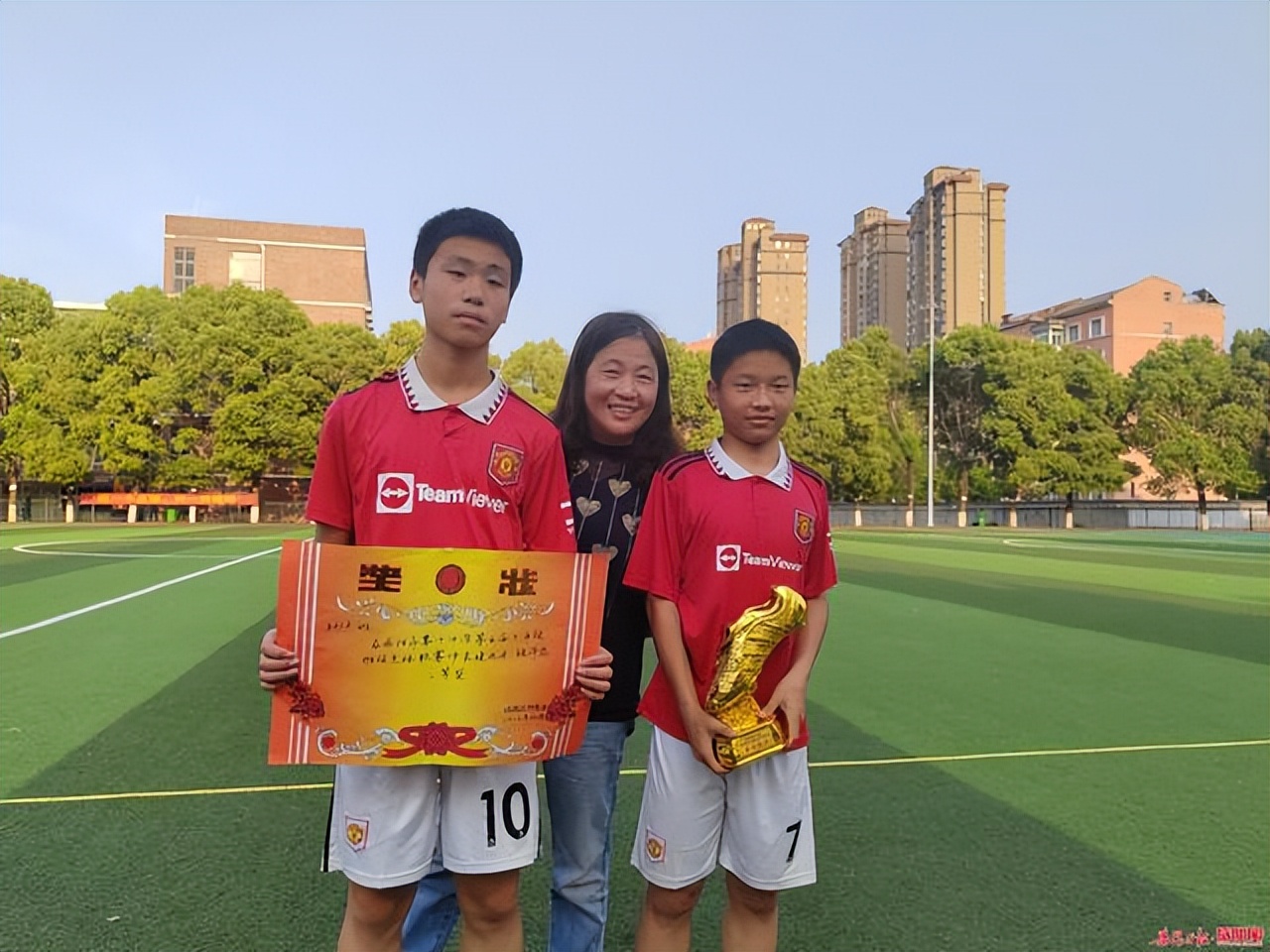 岳阳市第五届中小学生足球联赛,激情飞扬绿茵赛