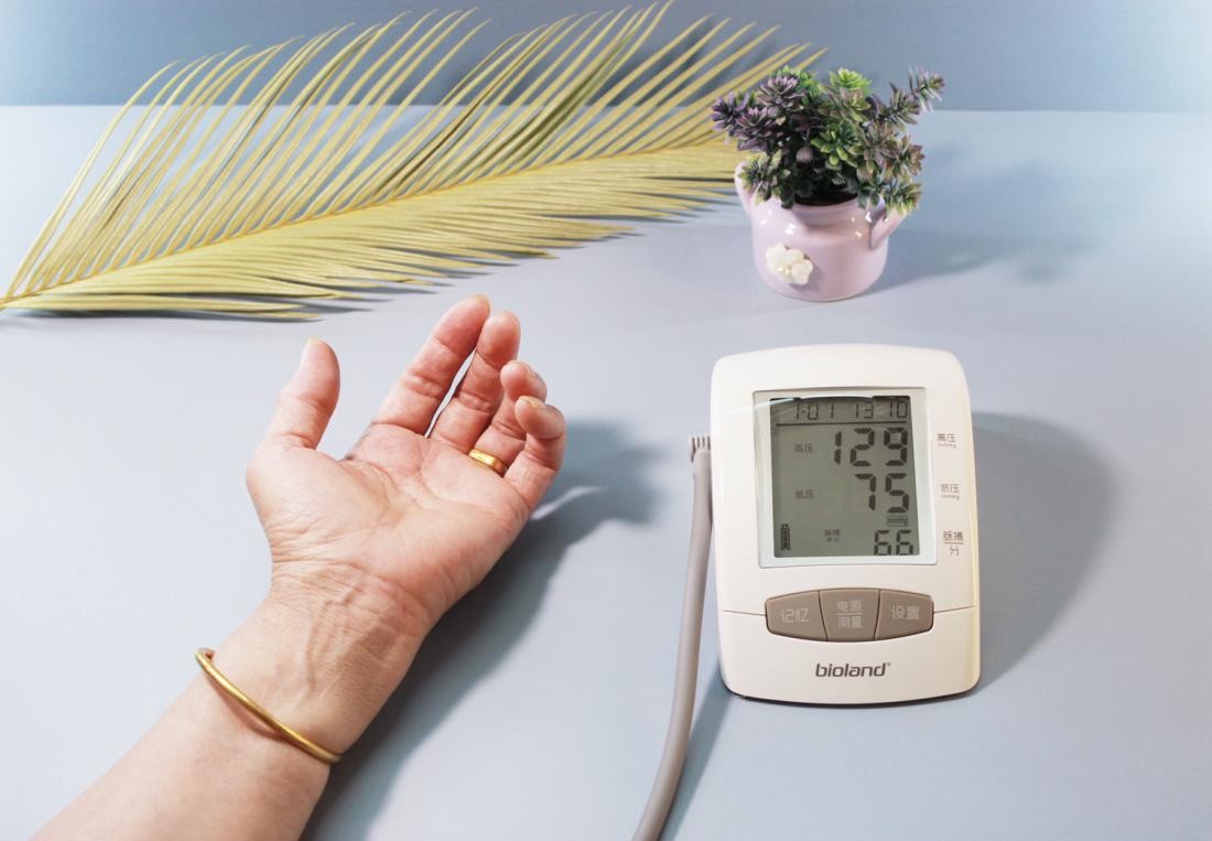 血压计语音播报设置视频,智能电子血压计家用语音播报