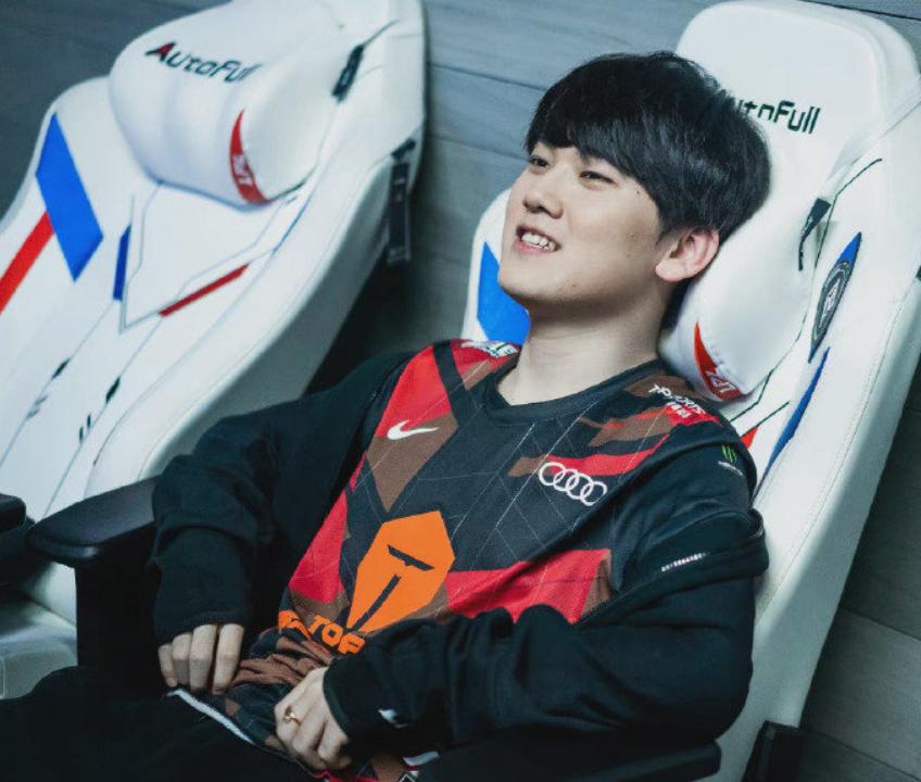 faker被爆线,faker被逼拿出招牌英雄却被压70刀