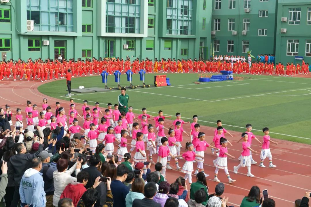 两千学生霸气登场的中杉金杉树体育节！泰酷辣！
