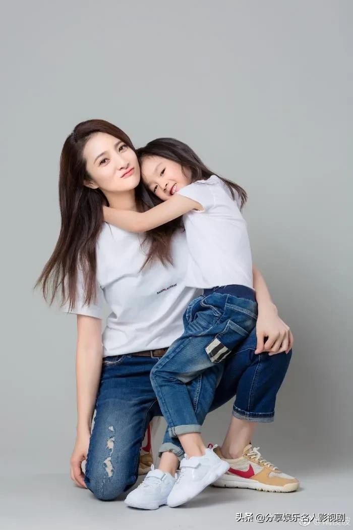 雪中裴南苇白冰,雪中裴南苇