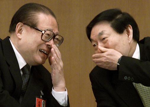 *镕基朱**公正廉洁铁面无私,幼年时失去双亲成孤儿,直言不怕得罪人