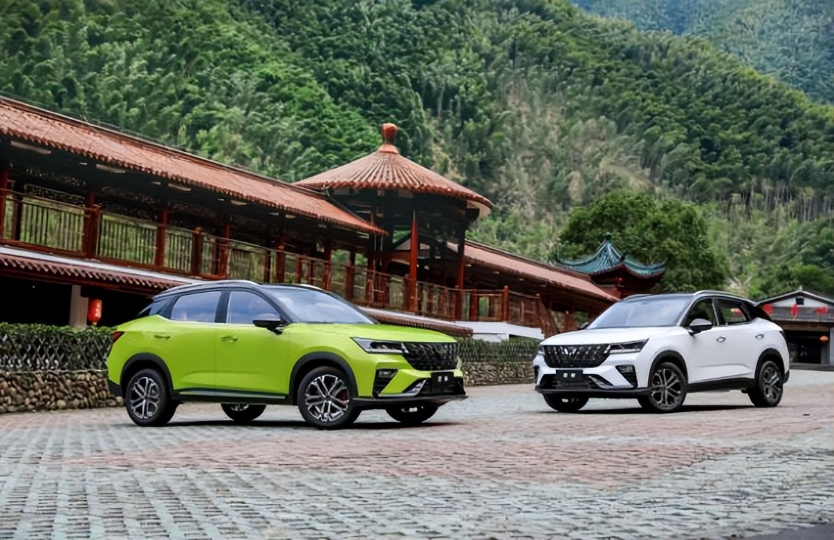 五菱星驰1.5t潮酷版配置,五菱新车星驰混动