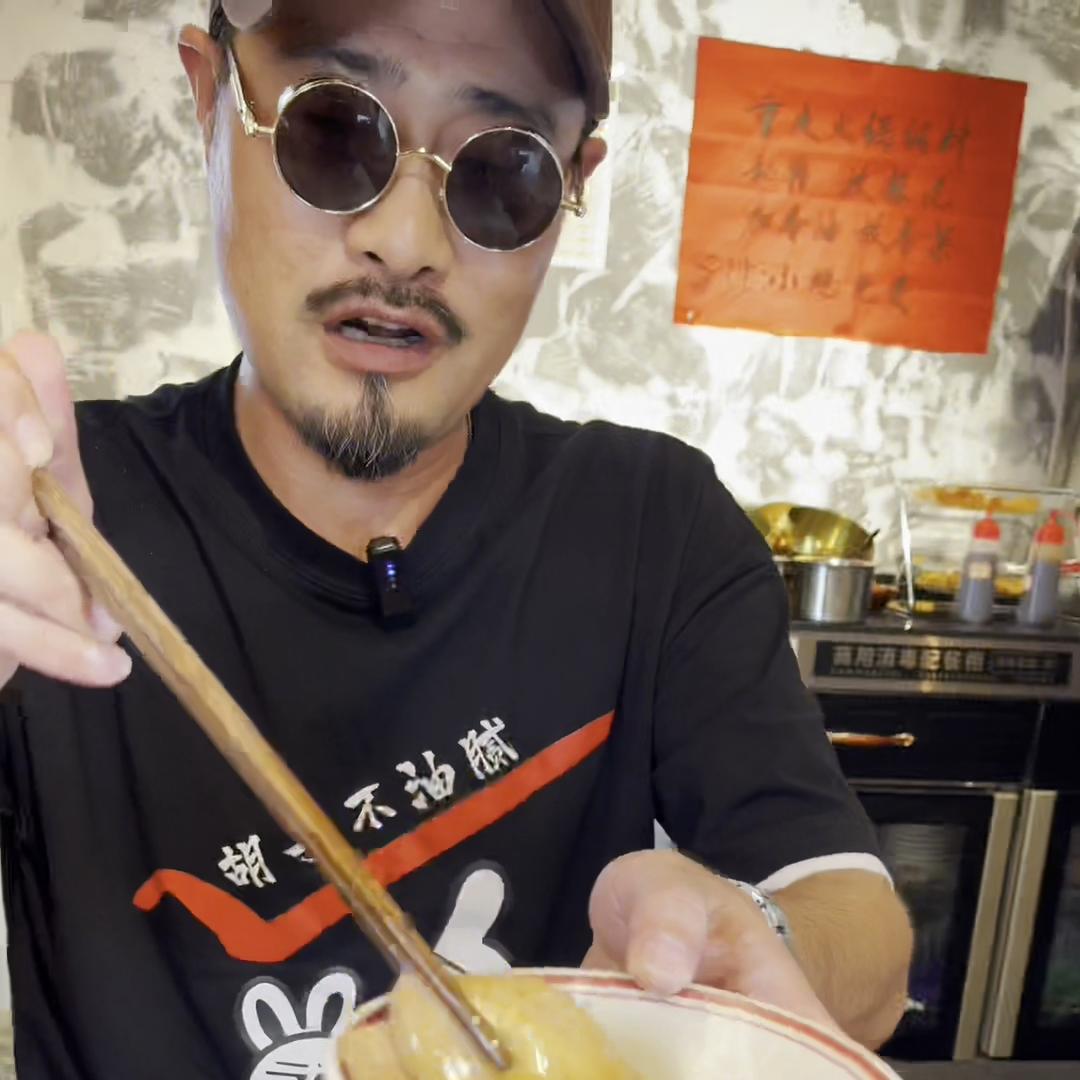 很久没吃到这么优秀的锅底了，就是离我有点远，虢镇的朋友...