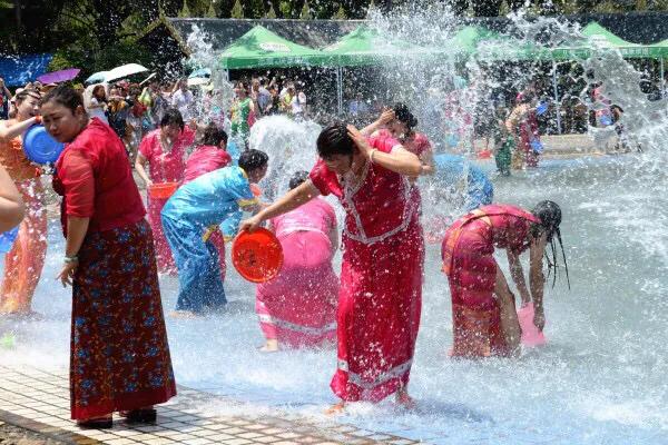 西双版纳泼水节现场被围攻,西双版纳泼水节恶劣事件怎么处理