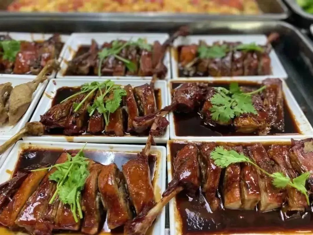 这家老少皆宜的社区食堂真香,这家社区食堂成老年人的欢乐之家