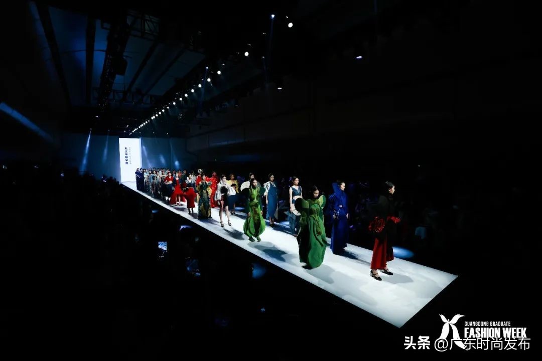 天马行空的设计！就在私立华联学院服装毕业大秀——2023中国（广东）大学生时装周
