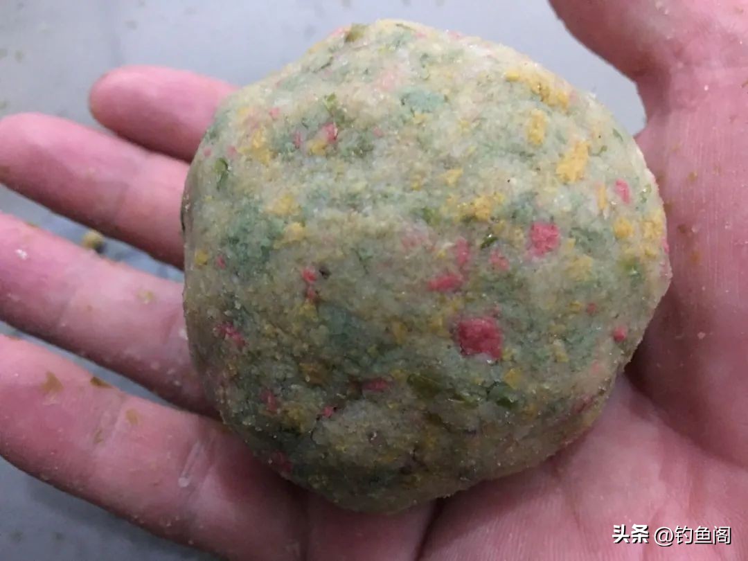 钓鲤鱼先做窝,学会这三种打窝方法,可以钓遍江河湖库