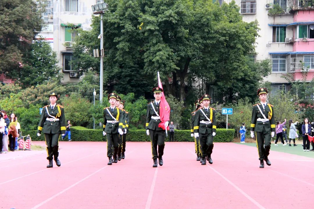 师徒结对薪火传，魔棒点火显智慧！华西中*运学**动会开幕式，燃了