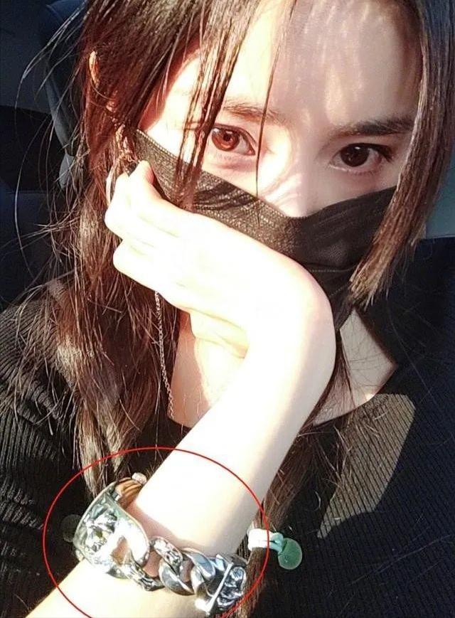 女生为什么都喜欢戴大表盘的手表,为什么女生都喜欢戴大框眼镜