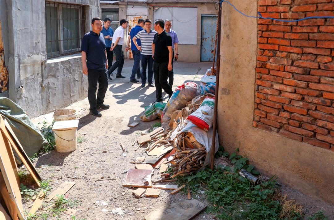 市长暗访完整版,市长督导环境整治