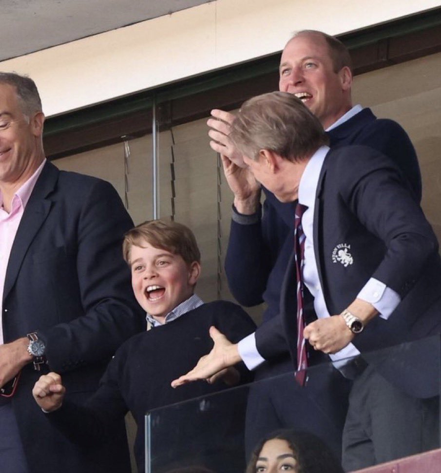 乔治与威廉看龙争虎斗,乔治王子与威廉看球赛旁边是谁