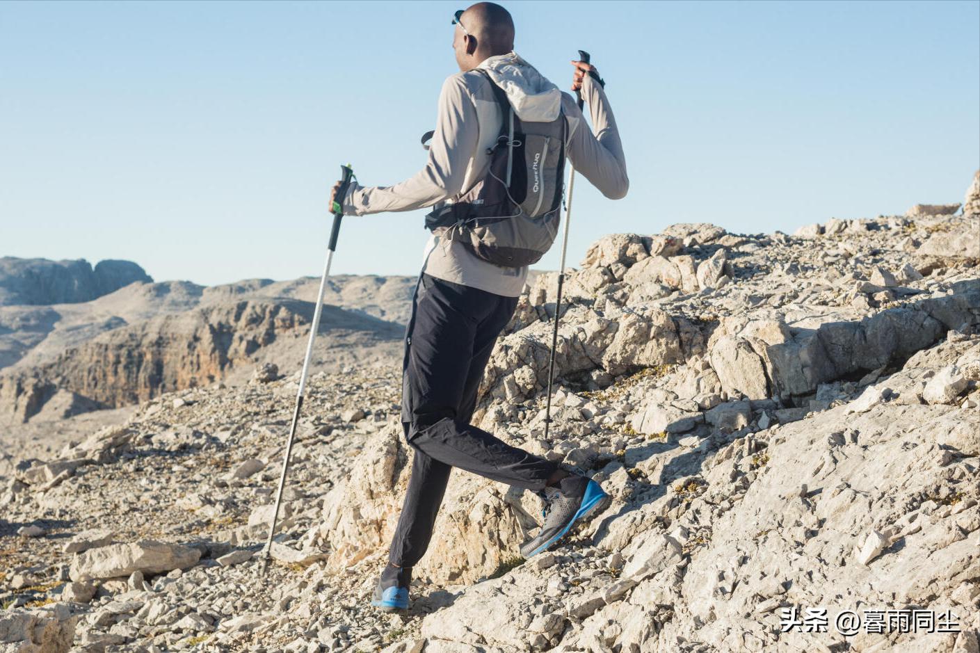 登山徒步正确的行走姿态,徒步登山技巧视频教程