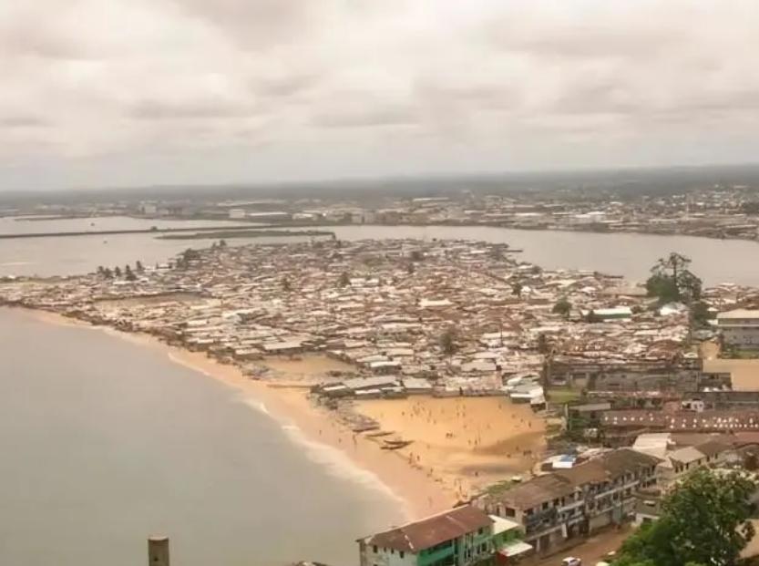 这位球星出身的总统，靠儿子在世界杯圆梦