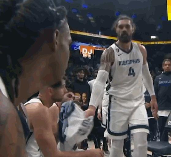 亚当斯全场连线莫兰特,灰熊亚当斯抢篮板有多猛