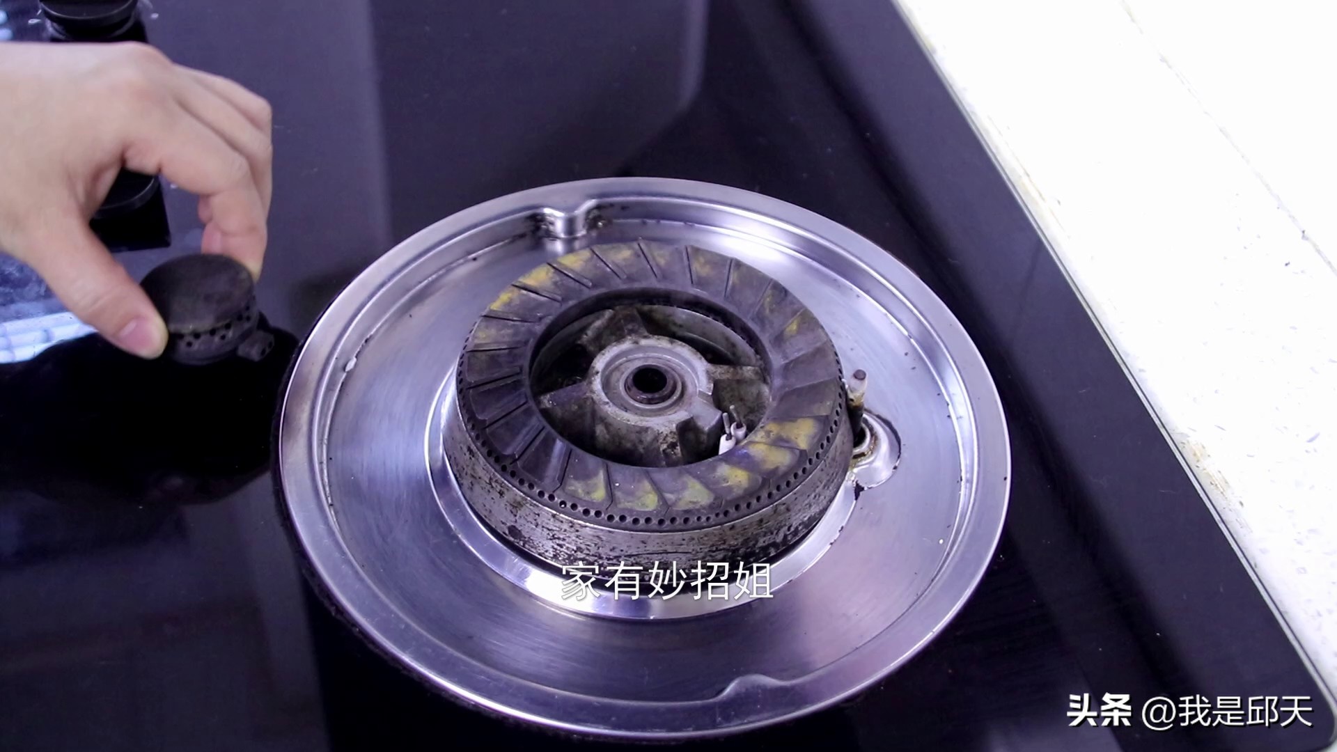 老板的燃气灶怎么调火焰调成蓝色,燃气灶火焰蓝色与红色的区别