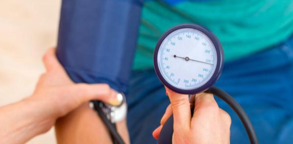 脸上出现*血丝红**,警惕是心梗的前兆,养成这5个习惯心脏会变强大