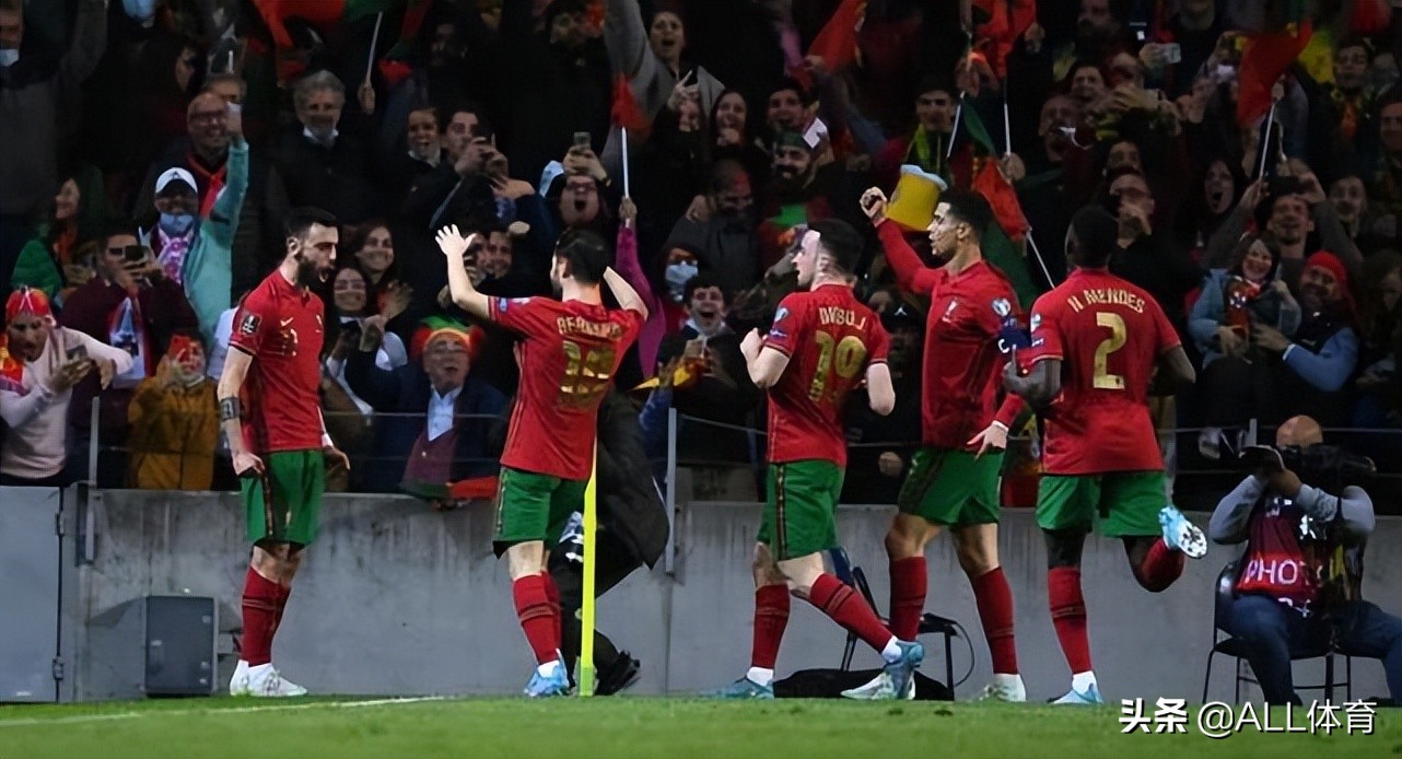 卡塔尔世界杯葡萄牙对瑞士c罗,c罗2射1传助球队取胜庆祝动作