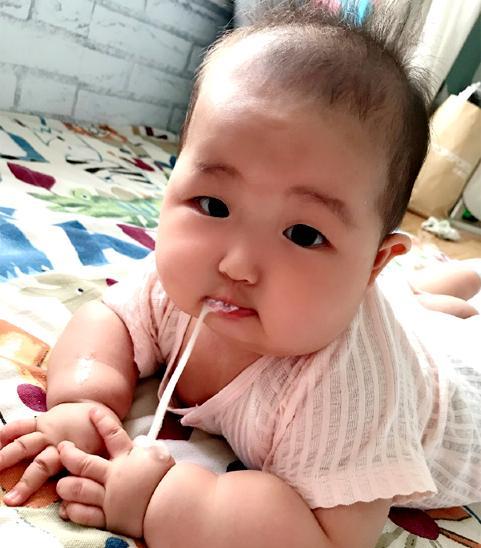 宝宝老是被奶噎住大口吐奶,总喂迷糊奶会怎么样