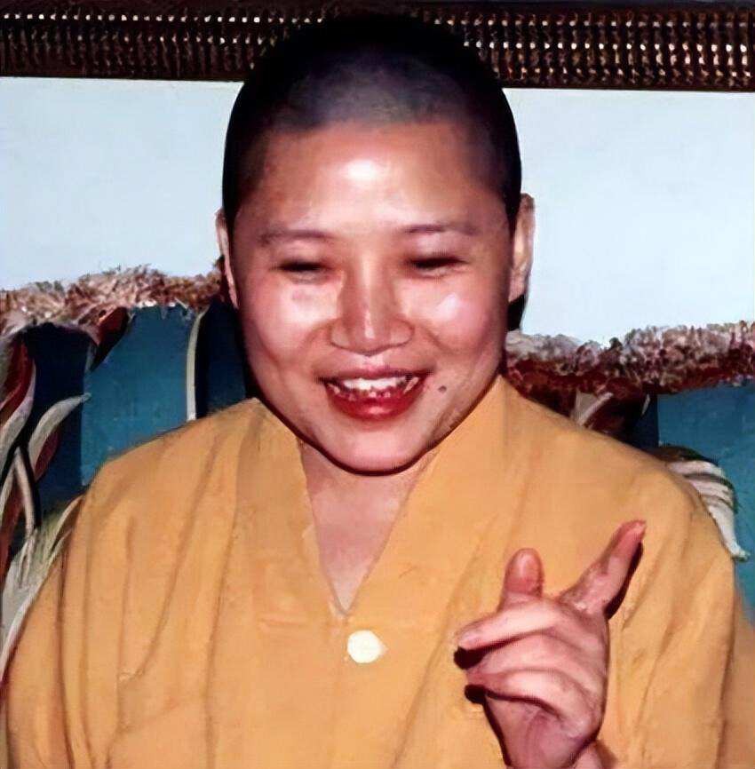 歌手李娜出家后的生活,歌手李娜出家的生活