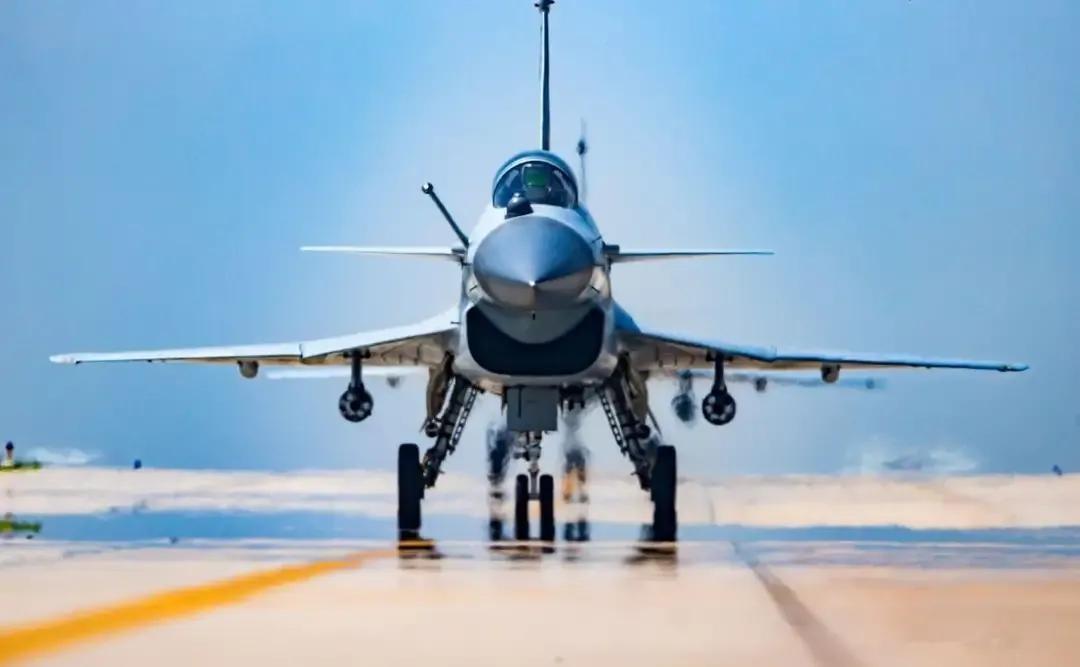 美国人发出灵魂质问：既然中国人爱好和平，为何还大力发展军事？