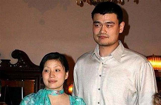 姚明和老婆叶莉成全场焦点,姚明妻子叶莉的简历