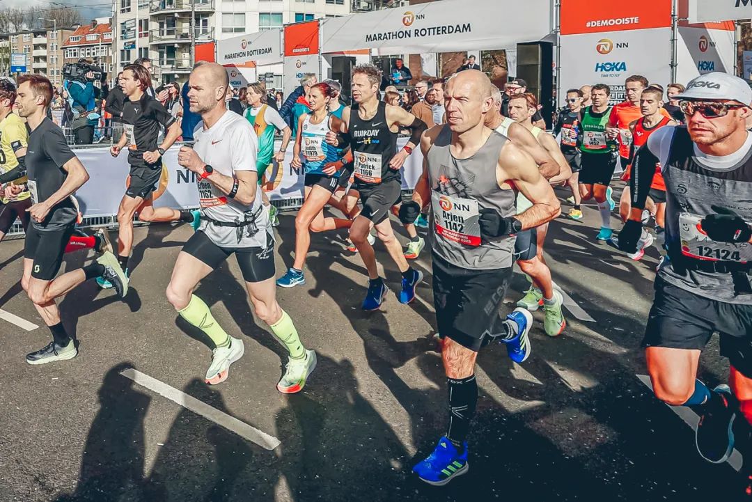 百米破10秒的足球运动员,足球运动员进球最多的人