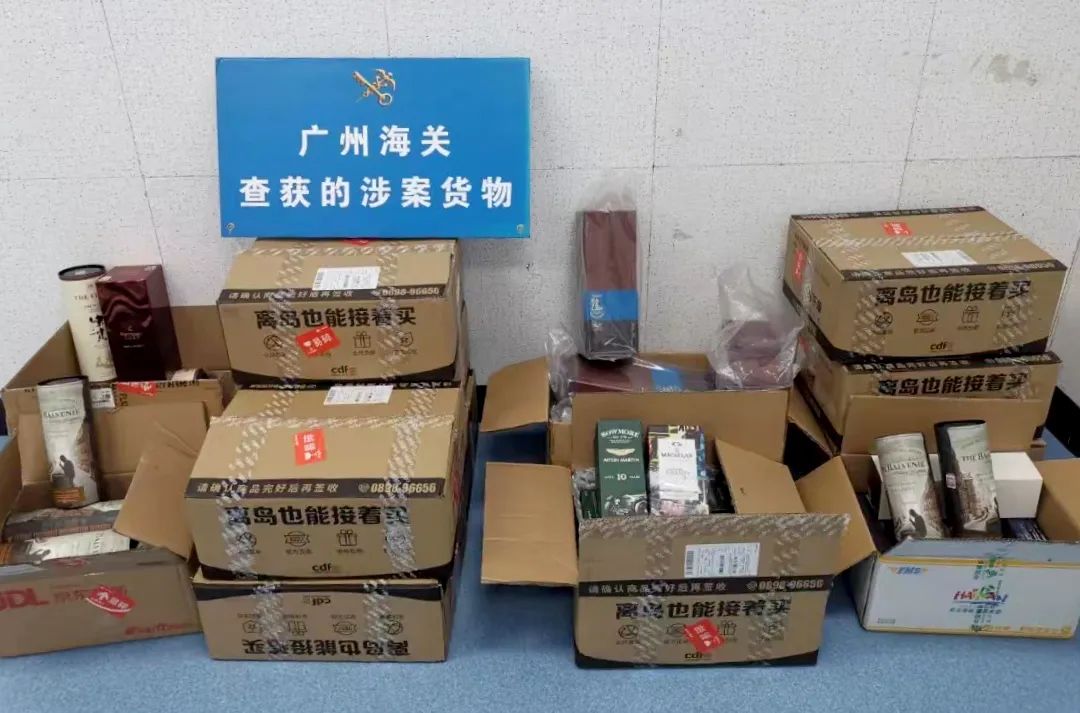 兜售假冒名牌化妆品34人被抓,兜售假冒品牌化妆品案34人被刑拘