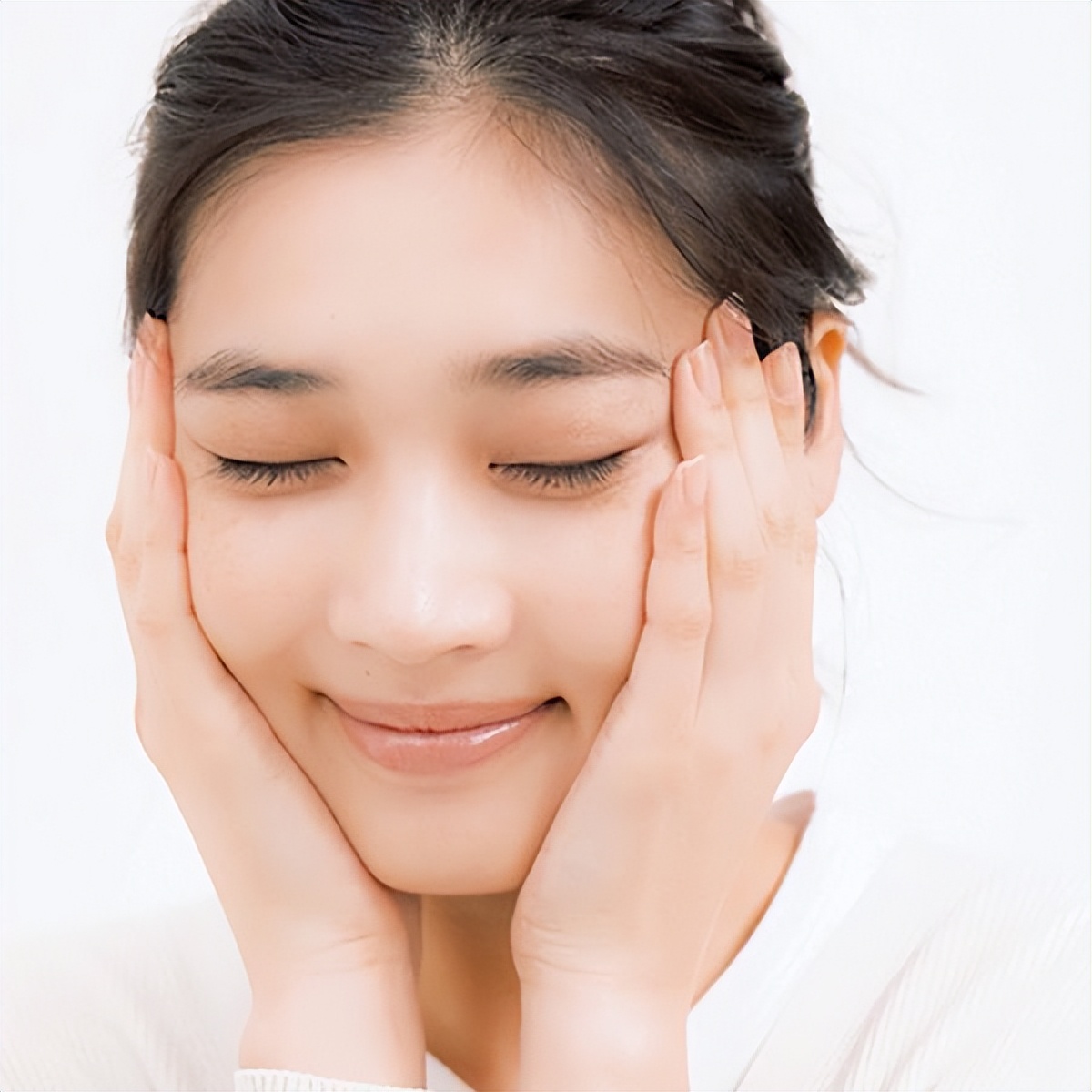 底妆斑驳卡粉不服帖是什么原因,底妆怎么画才会服帖不卡粉斑驳