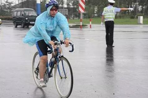 雨天骑车该注意哪些,雨天骑行攻略