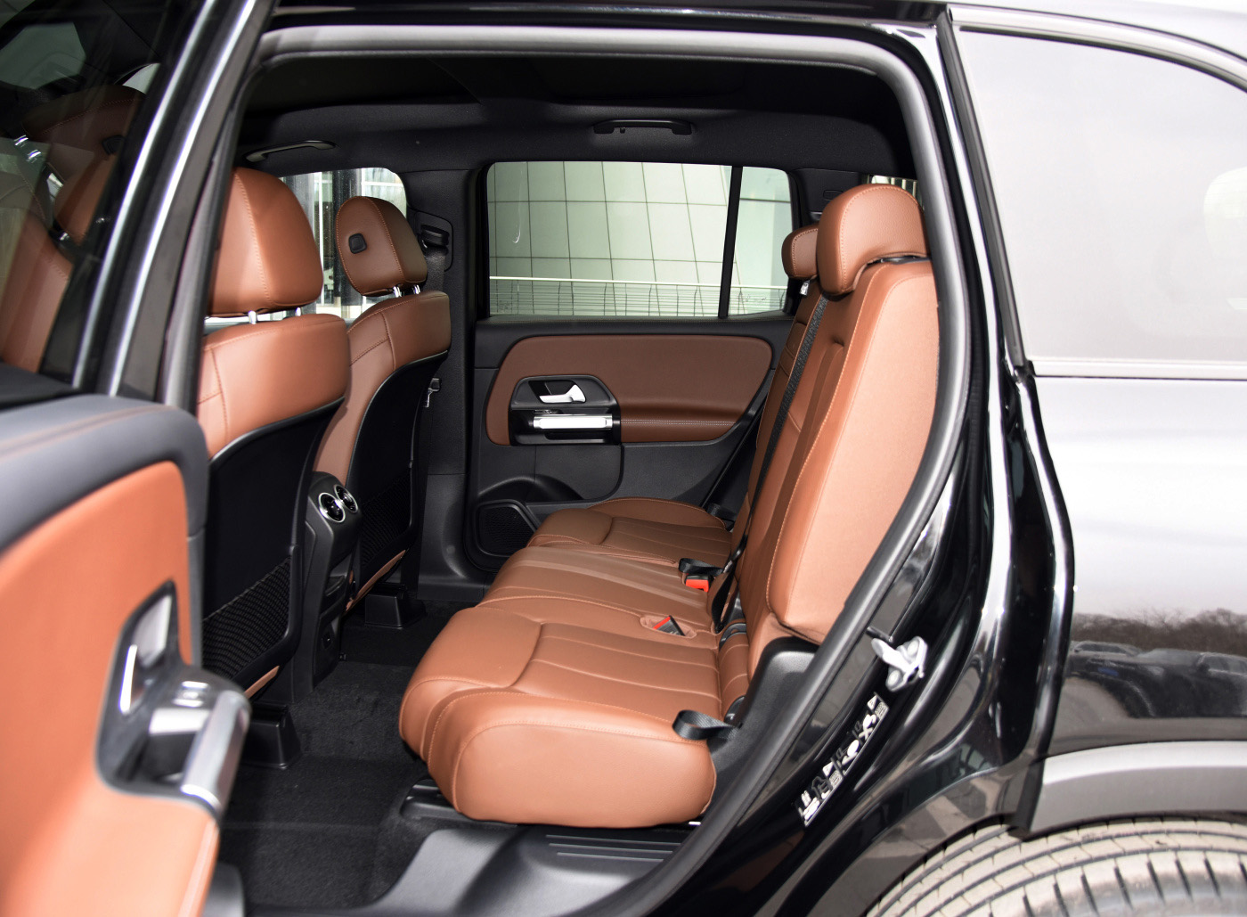 奔驰glb评测空间,奔驰GLB车小吗