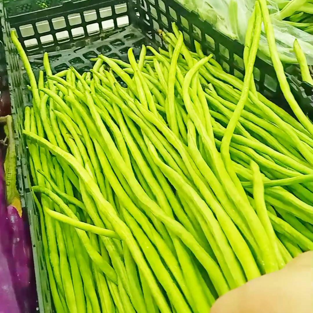 又是满勤的一个月，虽然工资低，但是我能省，赚前的速度跟...