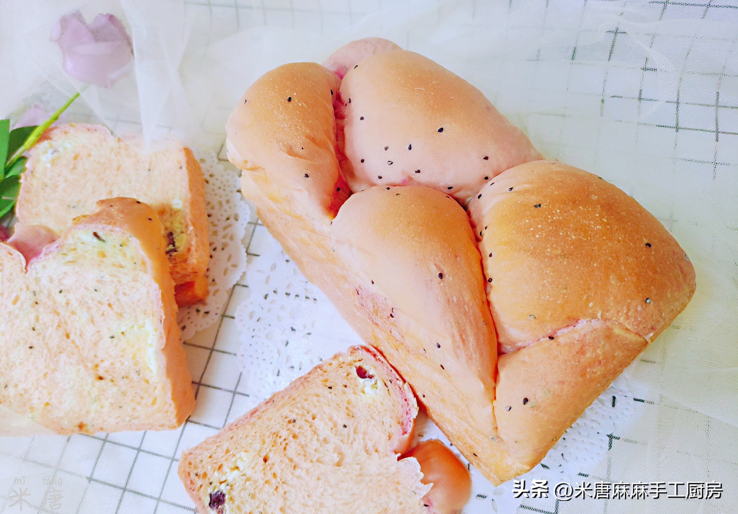 米唐麻麻玩转面团：#吐司日记#火龙果蔓越莓乳酪吐司