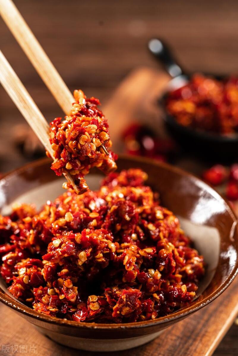 中医皮肤很油腻是什么原因,中医认为脸部油腻的原因