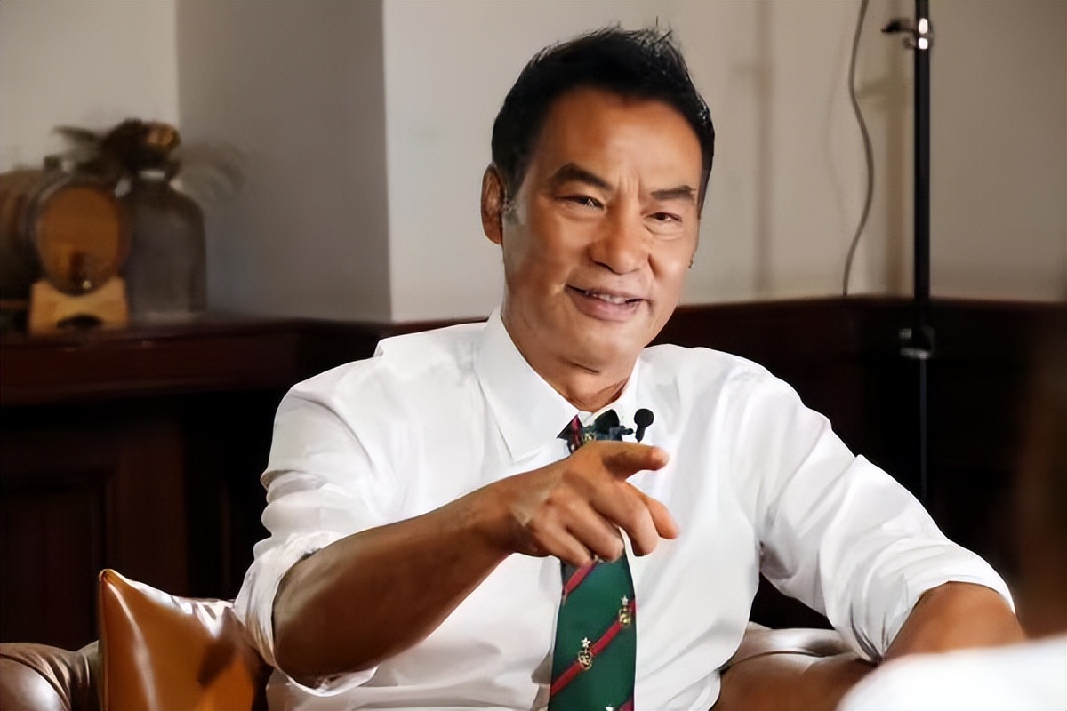 知名港星被曝在中山置业！打扮低调仍被认出，楼盘位于富豪区