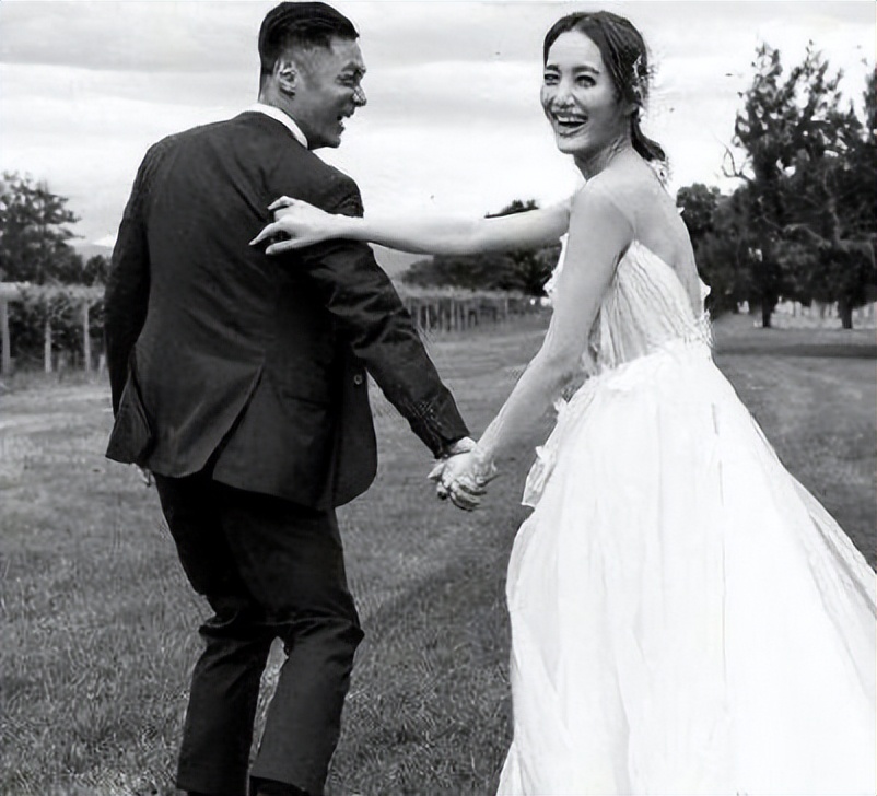 三金影后周冬雨许凯,周冬雨影后获奖感言内涵马思纯