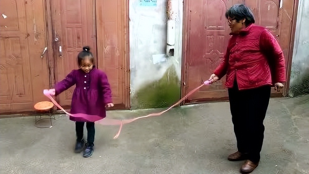 13周岁女孩身高156厘米还能长高吗,13岁女孩身高168怎么才能不长高