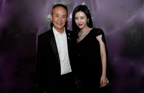 王石为了他娇妻改变多少人,王石抛弃发妻