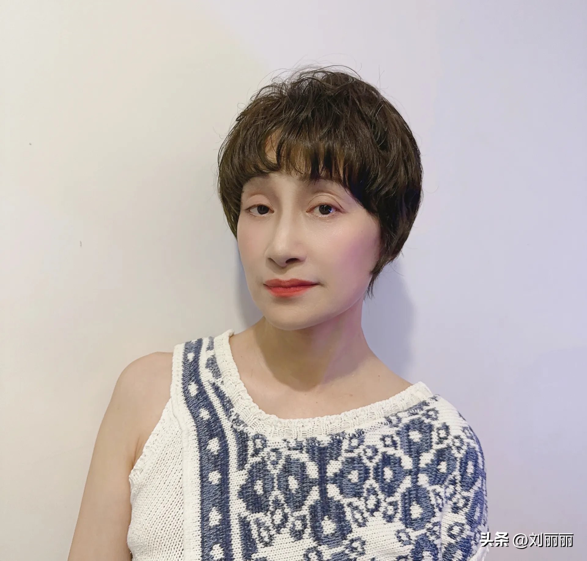 狼尾鲻鱼头锁骨发纹理烫女生,适合鹅蛋脸型的纹理烫短发