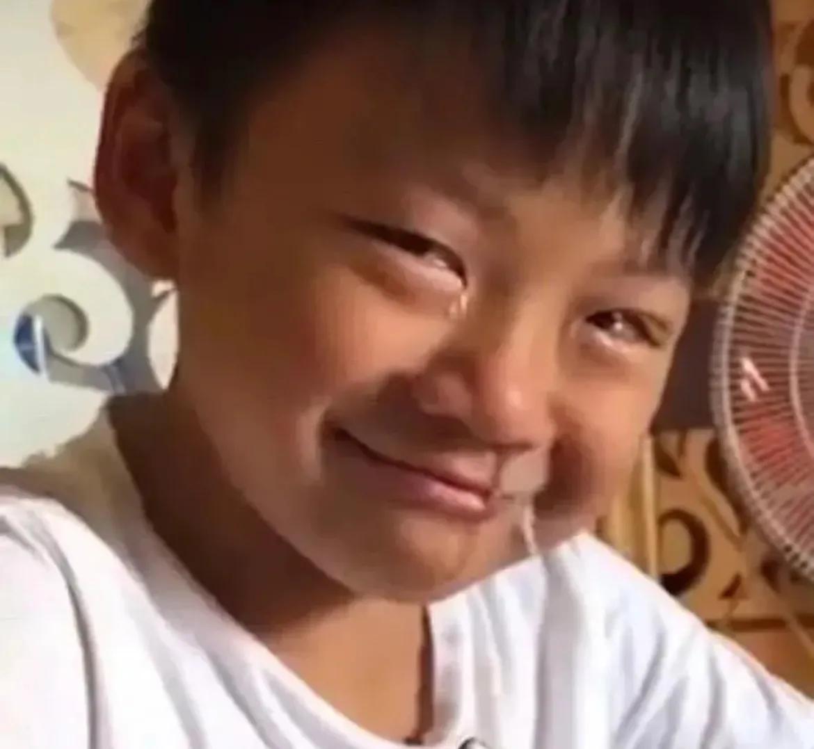 警察过肩摔制服毒贩,民警过肩摔毒贩