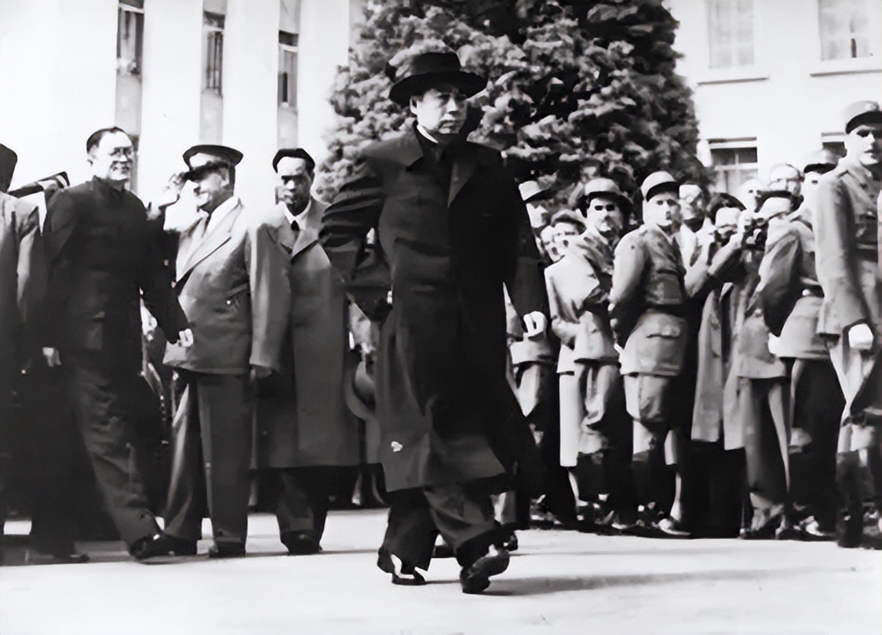 外交场合，有人突然喊“周恩来万岁”，周总理巧妙处理避免了麻烦