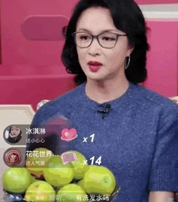 54岁金星重回男儿身现身机场,55岁金星重回男儿身了吗