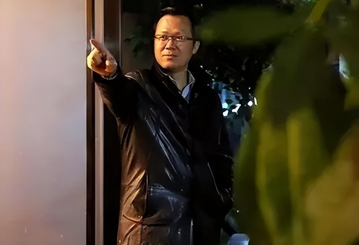 第一狗仔卓伟怎么火的,第一狗仔卓伟的传奇事件