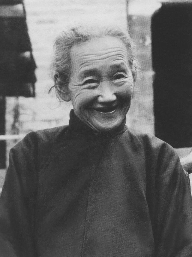 开国上将*世友许**病逝后，*小平邓**为何批示：不召开追悼会，不立墓碑