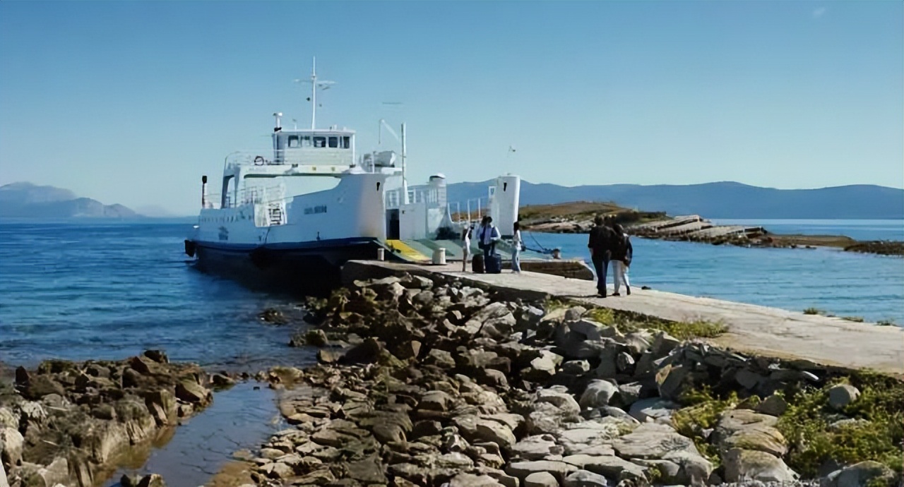 女神佩内洛普·克鲁兹，将这段战火下的爱情演绎的肝肠寸断