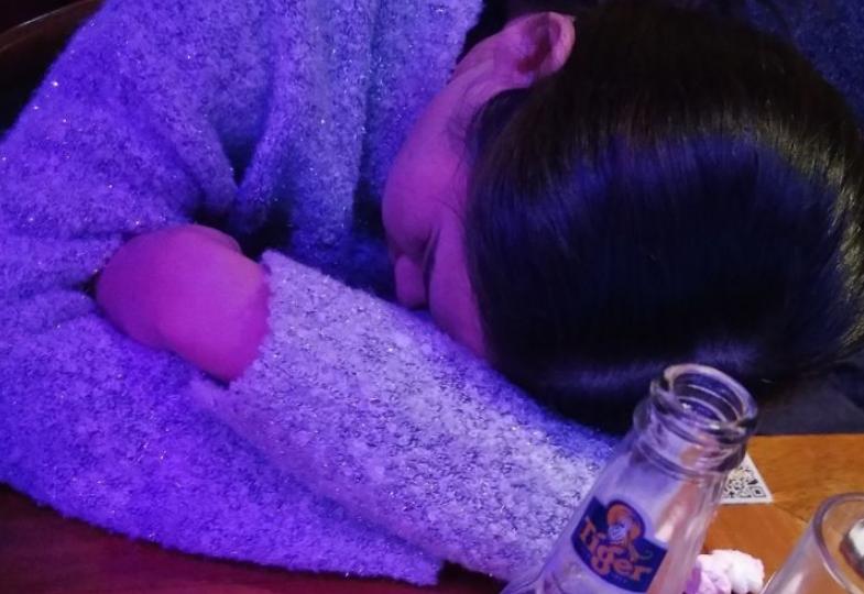 醉酒女大学生惨死宾馆，下身出血大小便*禁失**，监控拍下可怕画面！