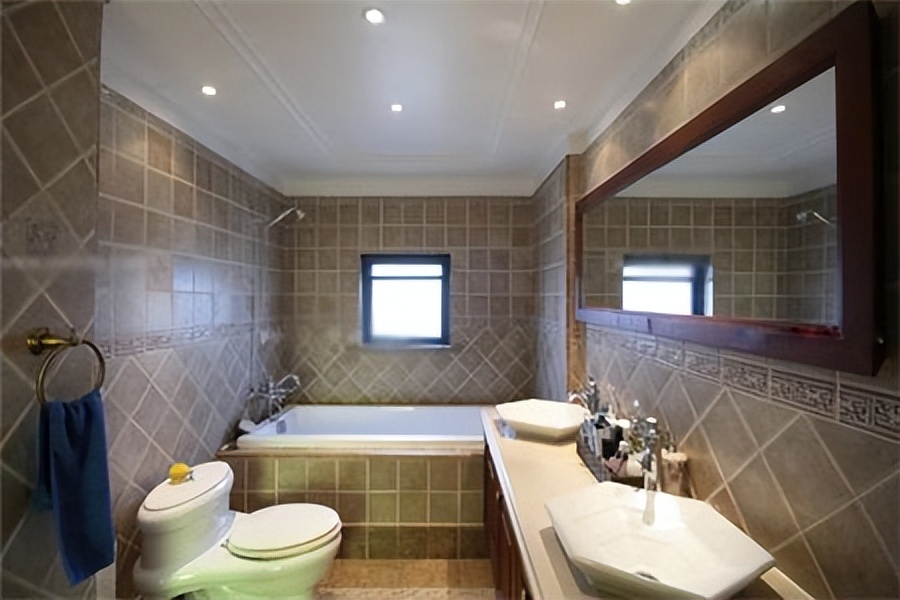 卫生间墙面漏水不砸砖怎么处理,卫生间墙面不做防水会漏水吗